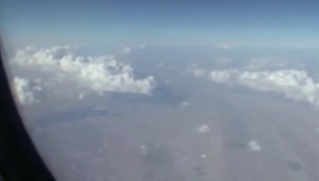 Επιβάτης αεροπλάνου καταγράφει UFO πάνω από το Ιράν (video)
