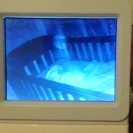 Φάντασμα εμφανίστηκε πάνω από το σώμα ενός μωρού; (video)